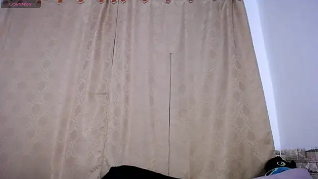 DaraKat18 online show from April 21, 2026, 2:03 am