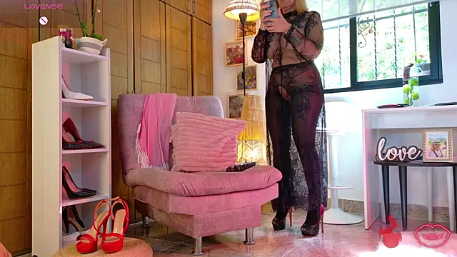 Snapshot of mrs_edha chatting on July 17, 2026, 2:14 pm mrs edha online show from July 17, 2026, 2:14 pm