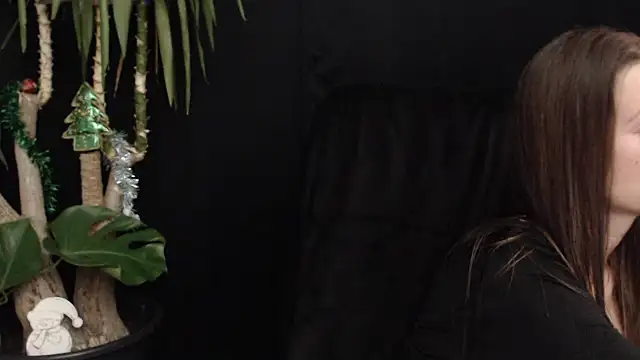 lola skyxh online show from December 4, 2025, 9:58 pm