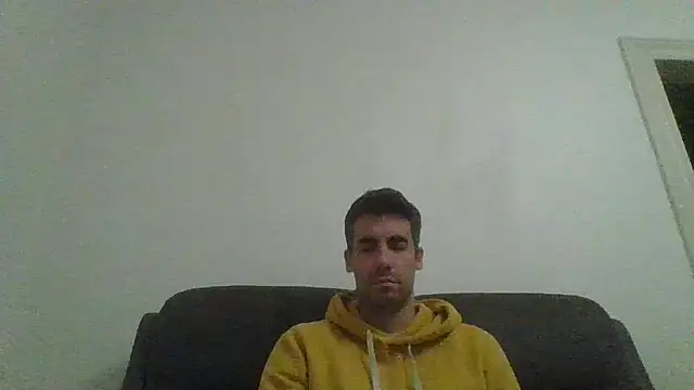 Snapshot of JulioIsHere4you chatting on October 5, 2025, 1:29 am JulioIsHere4you online show from October 5, 2025, 1:29 am