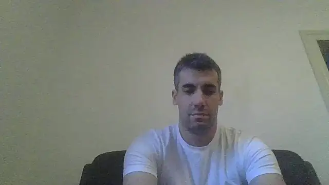 Snapshot of JulioIsHere4you chatting on October 12, 2025, 3:24 pm JulioIsHere4you online show from October 12, 2025, 3:24 pm