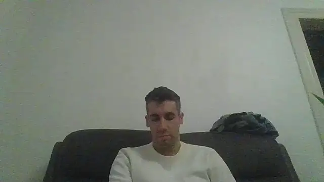 JulioIsHere4you online show from December 16, 2025, 7:56 am