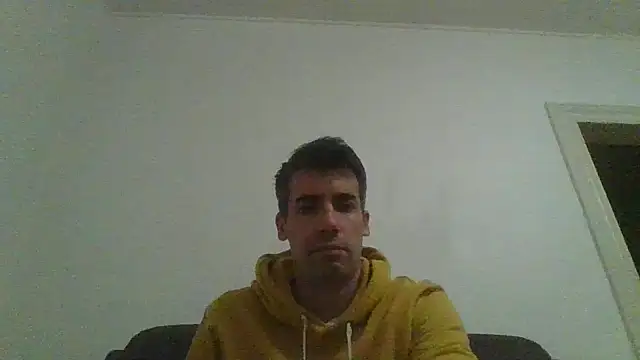 Snapshot of JulioIsHere4you chatting on October 2, 2025, 3:32 am JulioIsHere4you online show from October 2, 2025, 3:32 am