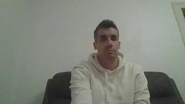 Snapshot of JulioIsHere4you chatting on October 14, 2025, 10:09 pm JulioIsHere4you online show from October 14, 2025, 10:09 pm