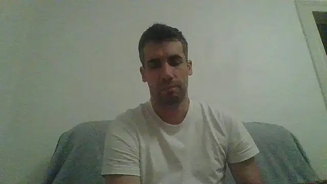 Snapshot of JulioIsHere4you chatting on October 25, 2025, 2:22 am JulioIsHere4you online show from October 25, 2025, 2:22 am