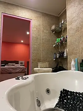 ruberofre online show from September 12, 2025, 5:45 pm