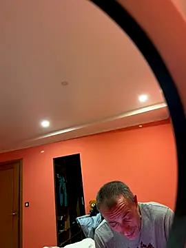 ruberofre online show from September 24, 2025, 10:05 pm