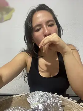 Snapshot of Bella_Sumers chatting on May 2, 2026, 7:08 pm Bella Sumers online show from May 2, 2026, 7:08 pm