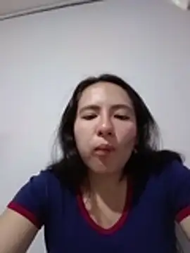 Snapshot of Bella_Sumers chatting on April 28, 2026, 6:12 pm Bella Sumers online show from April 28, 2026, 6:12 pm