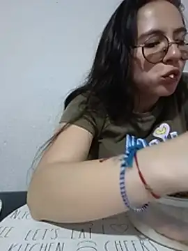 Snapshot of Bella_Sumers chatting on May 19, 2026, 6:15 pm Bella Sumers online show from May 19, 2026, 6:15 pm