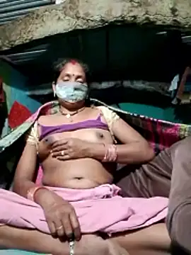 Snapshot of CUTE-004 chatting on November 27, 2025, 4:40 pm CUTE-004 online show from November 27, 2025, 4:40 pm