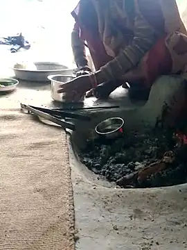 Snapshot of CUTE-004 chatting on January 9, 2026, 5:47 am CUTE-004 online show from January 9, 2026, 5:47 am