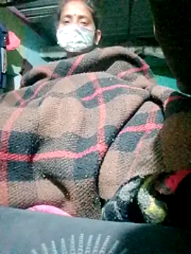 Snapshot of CUTE-004 chatting on November 9, 2025, 4:44 pm CUTE-004 online show from November 9, 2025, 4:44 pm