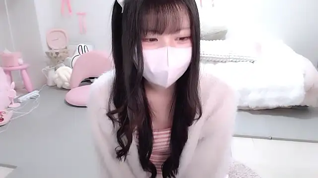 moka-neko online show from November 30, 2025, 1:23 pm