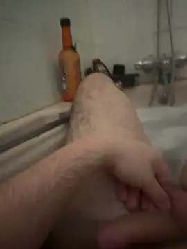 Snapshot of Badking9377 chatting on December 18, 2025, 5:28 pm Badking9377 online show from December 18, 2025, 5:28 pm