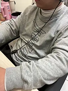 tw boy520 online show from January 7, 2026, 12:43 pm