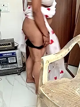 Snapshot of your_favourite_bhabhi chatting on September 15, 2025, 5:19 am your favourite bhabhi online show from September 15, 2025, 5:19 am