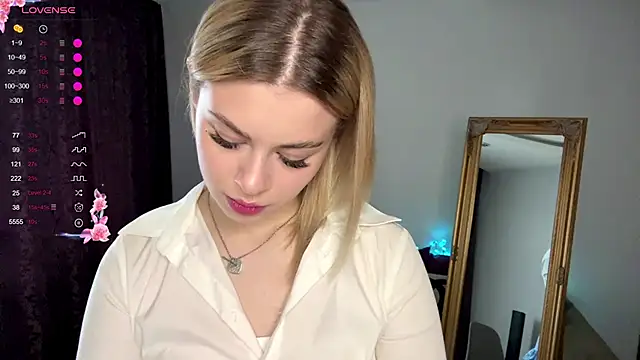 Snapshot of Lil_Elisa chatting on October 13, 2025, 10:28 am Lil Elisa online show from October 13, 2025, 10:28 am