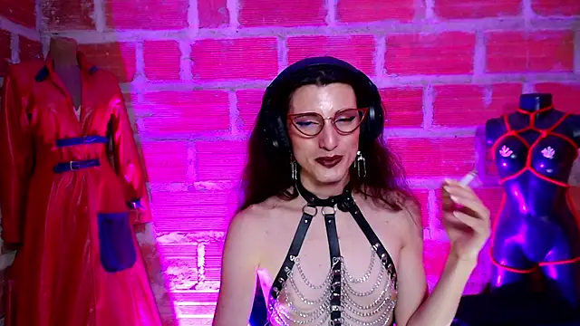 Moira-Hot online show from June 29, 2026, 12:28 am