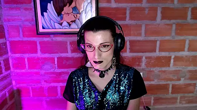 Moira-Hot online show from June 27, 2026, 4:07 am
