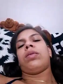 estefanyabreu online show from October 21, 2025, 10:53 pm
