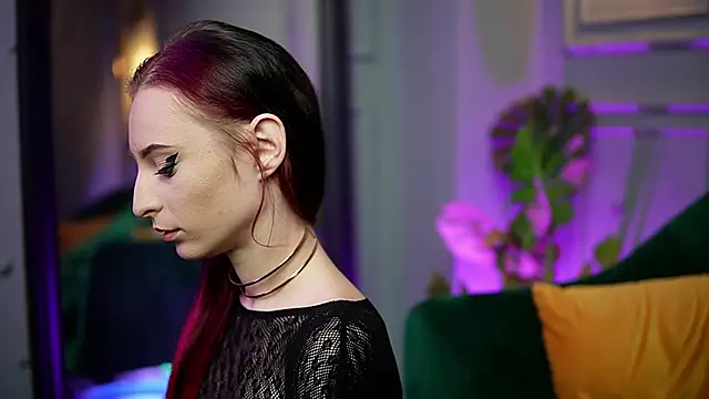 SaraiAngel online show from November 5, 2025, 10:02 pm