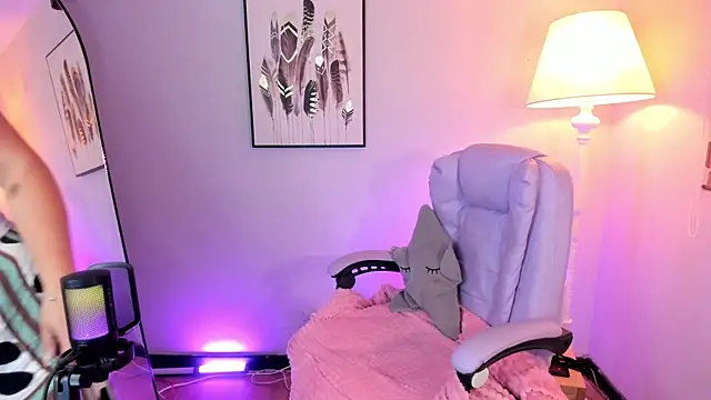 hollie joliie online show from February 21, 2026, 11:34 am