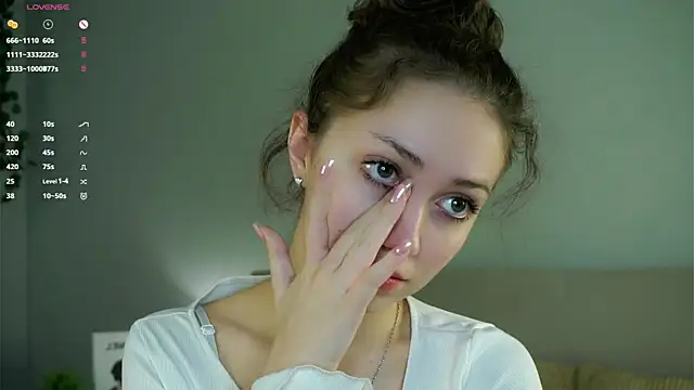 ZeniaBolich online show from November 29, 2025, 9:37 pm