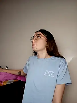 MilaFyre online show from October 12, 2025, 1:12 pm