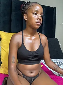 Littlebunny33 online show from April 18, 2026, 9:15 pm