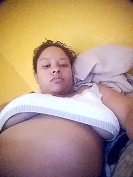 Snapshot of EAAM1@xh chatting on February 2, 2026, 7:24 pm EAAM1xh online show from February 2, 2026, 7:24 pm