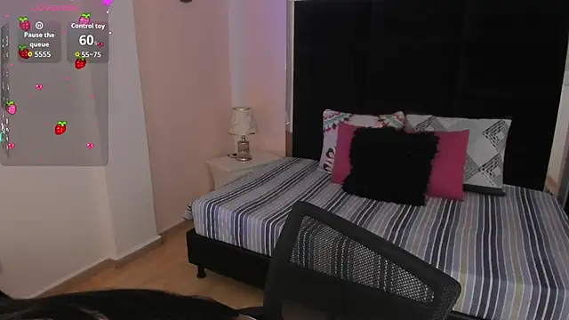 Snapshot of AvaScott_ chatting on October 27, 2025, 5:36 pm AvaScott online show from October 27, 2025, 5:36 pm