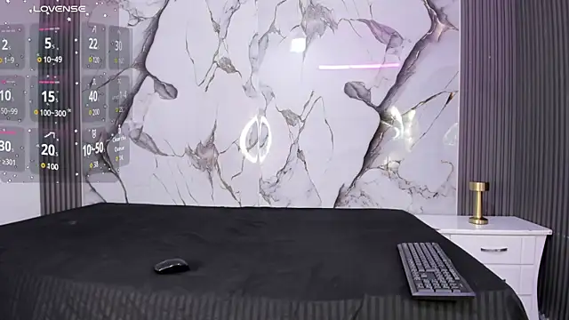 Snapshot of Hillarytonsonx chatting on September 17, 2025, 12:18 pm Hillarytonsonx online show from September 17, 2025, 12:18 pm