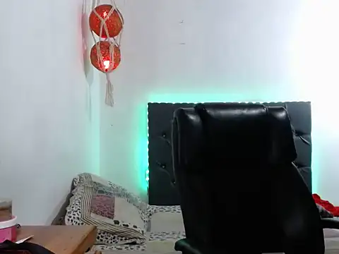 Snapshot of lola_diez chatting on February 20, 2026, 10:01 pm lola diez online show from February 20, 2026, 10:01 pm