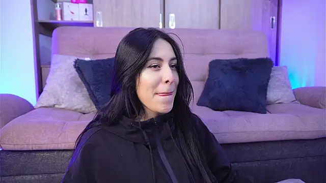 SophiieCumsx online show from May 13, 2026, 3:13 am