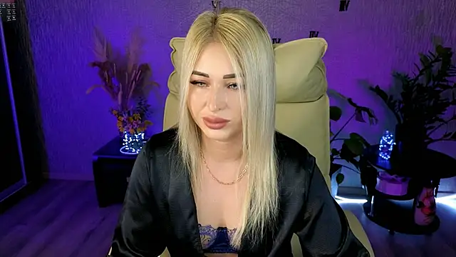 Snapshot of NikkiiStill chatting on April 29, 2026, 11:22 pm NikkiiStill online show from April 29, 2026, 11:22 pm