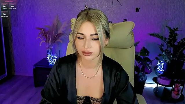 Snapshot of NikkiiStill chatting on May 24, 2026, 2:44 am NikkiiStill online show from May 24, 2026, 2:44 am