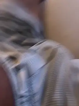 Snapshot of Hiuwee chatting on December 17, 2025, 12:48 am Hiuwee online show from December 17, 2025, 12:48 am