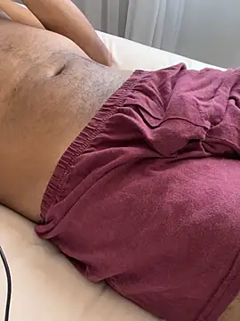 Snapshot of Hiuwee chatting on November 1, 2025, 12:32 pm Hiuwee online show from November 1, 2025, 12:32 pm