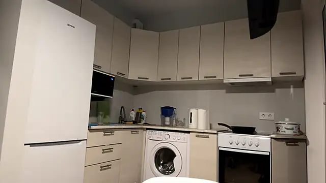 Denni Spilber online show from November 2, 2025, 3:28 pm