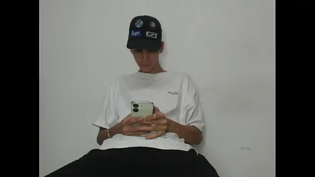 Snapshot of sam_hottt chatting on October 23, 2025, 8:29 pm sam hottt online show from October 23, 2025, 8:29 pm