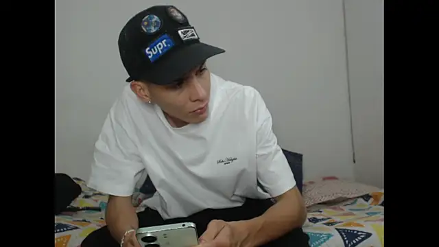 Snapshot of sam_hottt chatting on October 16, 2025, 10:51 pm sam hottt online show from October 16, 2025, 10:51 pm