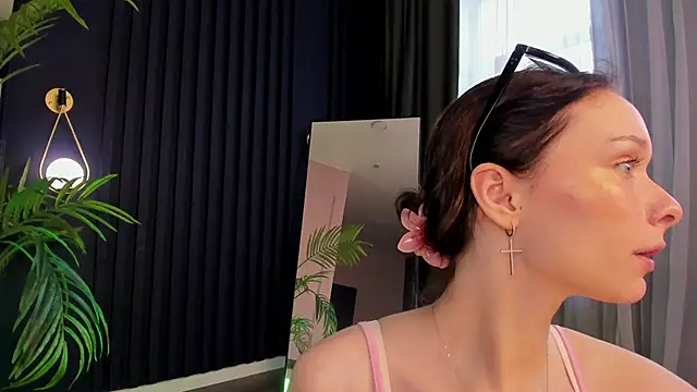 daily glam online show from September 22, 2025, 1:06 pm