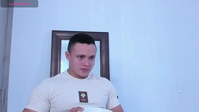 KingLevi01 online show from October 7, 2025, 8:43 pm