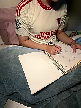 Pikachu19yo online show from January 11, 2026, 10:05 pm