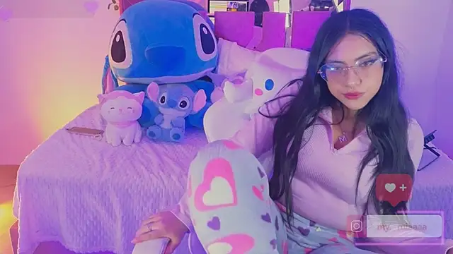 Snapshot of Mia_bunny15 chatting on October 14, 2025, 8:09 pm Mia bunny15 online show from October 14, 2025, 8:09 pm