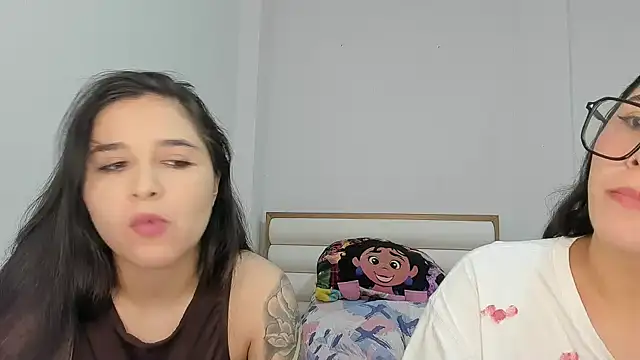 Snapshot of Sweet_and_Rous0 chatting on April 30, 2026, 1:45 am Sweet and Rous0 online show from April 30, 2026, 1:45 am