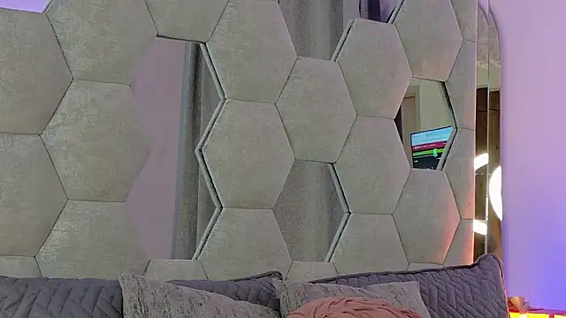 NicoleArmani online show from February 6, 2026, 10:50 pm