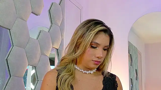 NicoleArmani online show from January 15, 2026, 8:23 pm