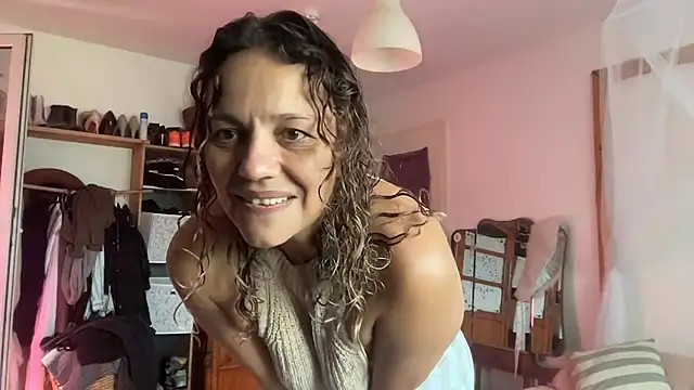ShakiraLuxorinee online show from September 21, 2025, 9:58 am